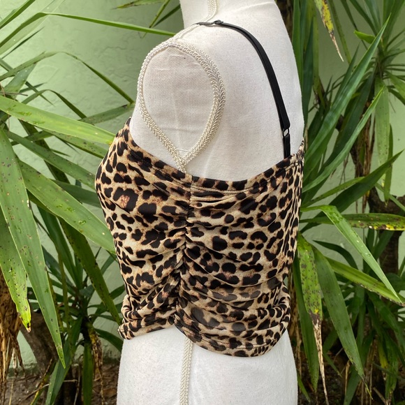 Leopard Ruched Crop Top - Picture 3 of 7